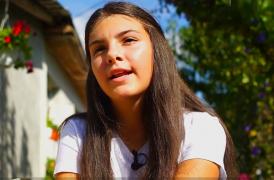 Ajut eu: Laura, fetița care la 14 ani organizează tabere pentru alți copii, are nevoie de sediu pentru micii voluntari