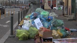 Sectorul 1 al Capitalei este sufocat de grămezile de gunoaie neridicate