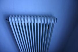 Zeci de mii de bucureşteni au înfruntat lipsa căldurii şi a apei calde în prima zi autentică de iarnă