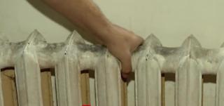 Bucureştenii îndură frigul, după ce numeroase blocuri au rămas fără căldură şi apă caldă