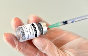 Vaccinul anti-COVID, primele reacții alergice. Marea Britanie a început imunizarea, SUA se pregătește de autorizare