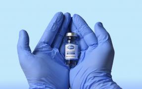 Într-o lună începe vaccinarea în România. Cum se va realiza imunizarea populației, în centrele speciale