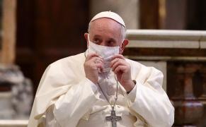 Nu doar în România sunt restricții. Stingerea la ora 20:00 în Franța, Papa Francisc va ține slujba de Crăciun mai devreme