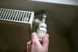 Mii de bucureşteni tremură de frig în case, fără apă caldă sau căldură