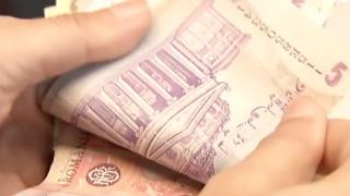 Românii se împrumută tot mai mult, după ce bugetele le-au fost afectate de presiunea pandemiei