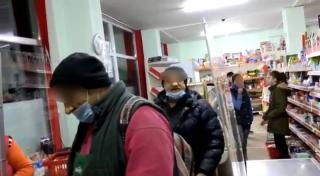 Maramureşean amendat pentru "indignare", după ce a filmat într-un magazin cum nu se poartă masca şi nu se respectă distanţarea