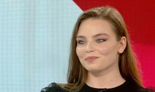 Ajut Eu: Drumul Juliei către marile podiumuri de modă, deschis de Clara Rotescu