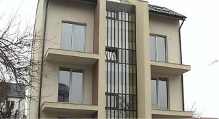 Angajaţi ai Primăriei Bucureşti, bănuiţi că au ajutat samsarii imobiliari să ridice blocuri în mod ilegal