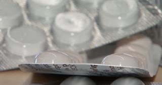 Ignoraţi de medicii de familie, pacienţii Covid-19 apelează la tratamente primite de la alţi bolnavi: "M-am tratat singură, după ureche, cum am citit şi eu"