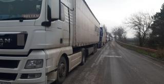 Coadă de TIR-uri la vama Negru Vodă. Șoferii își strigă nemulțumirea: „Suntem bătaia de joc a acestui sistem”