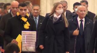 Membrii AUR au întârziat şi la preluarea mandatelor, în prima lor zi în Parlament