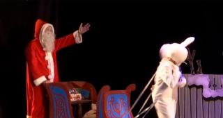 Actorii teatrului Colibri din Craiova s-au reîntâlnit cu publicul. Spectacolul s-a jucat cu casa închisă