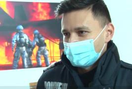 Dan, un pompier din Ploieşti, pictează „luptele” pe care le duce cu focul