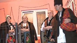 Colindătorii din Mureş au început repetiţia generală cu mască şi distanţare