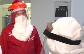 Moş Crăciun în costum de pandemie, vizită în secţia Covid-19 de la Institutul Marius Nasta