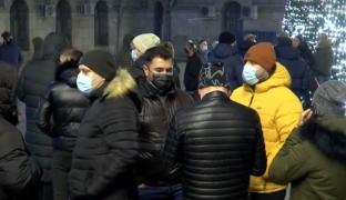 Angajații localurilor din Craiova, protest în stradă: "Nu poţi să faci o bătaie de joc la adresa oamenilor"