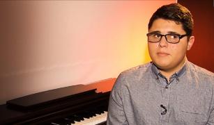 Alex Pîrvu a învăţat pe de rost, pe pipăite, lumea pe care nu a văzut-o niciodată: "Îmi place foarte tare răsăritul soarelui"