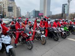 Motocicliştii de la Ride&Ride s-au costumat în Moş Crăciun şi au plecat să le facă bucurii micuţilor de la o casă de copii