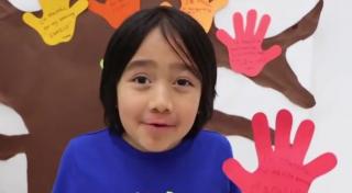 Un puşti de 9 ani, cel mai bine plătit star de pe YouTube. A câştigat o sumă uriaşă în 2020