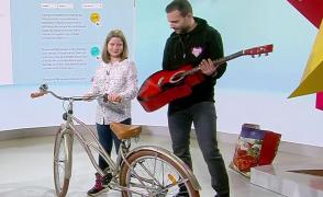 Ajut eu. Moș Crăciun a venit pentru Cătălina, fetiţa care își trăiește viața între dorințele ei și nevoile surorii bolnave