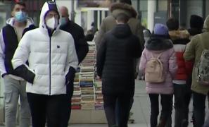 O avocată a câştigat în prima instanţă o contestaţie privind obligativitatea purtării măştii în spaţii deschise