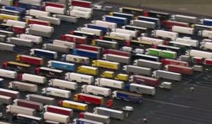Crăciunul, misiune imposbilă pentru şoferii români de TIR blocaţi în Anglia: "Ce se va întâmpla cu noi? Este inexplicabil!"