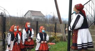 Profesoară îndrăgită de elevi, colindată ca la carte în Satu Mare