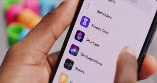 Războiul care poate schimba fața internetului: Apple nu mai permite aplicaţiilor să îşi urmărească utilizatorii, fără acord