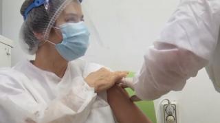 România începe vaccinarea anti-COVID-19. Vaccinul se administrează în două doze
