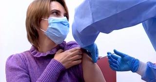 960 de cadre medicale au primit deja vaccinul pentru Covid-19. Ce spun autorităţile despre efectele adverse şi cum arată adeverinţa de vaccin