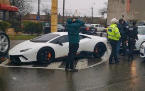 Lamborghini de peste 200.000 de euro confiscat la Constanţa. Şoferul, amendat şi pentru parcare ilegală