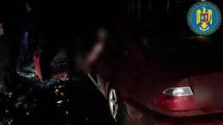 Blocat cu masina in noroi, un tânăr a sunat la 112 pentru a chema jandarmii să-l salveze, dar și să-i aducă țigări