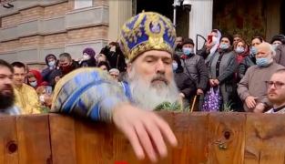 Sărbătoare fără reguli şi puhoi de credincioşi la malul mării, la slujba de Bobotează