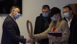 Simona Halep, relaxare la munte, înainte de Australian Open. A fost primită cu pâine şi sare şi a primit un cadou inedit