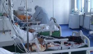 Unii medici se aşteaptă la o explozie a numărului de cazuri, după ce mutația supercontagioasă de Covid-19 a fost depistată și în România