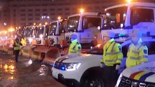 Codul galben de ninsori din Capitală a pus autorităţile în alertă. Edilii au scos utilajele de deszăpezire în stradă