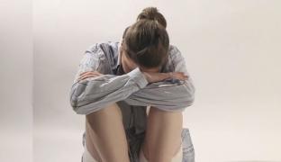 Atenţie la semnele depresiei în cazul copiilor care fac şcoală online