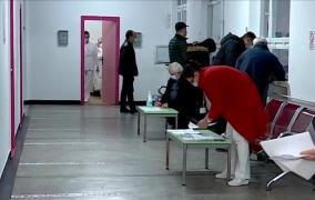 Primul efect advers al vaccinului: haos și amânări înaintea debutului campaniei de vaccinare a populaţiei