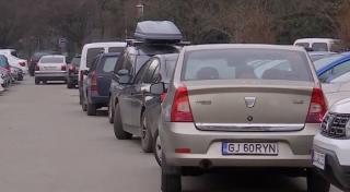 Au mărit taxa pentru parcare a locatarilor sperând ca măsura să permită și altor șoferi să ocupe locurile