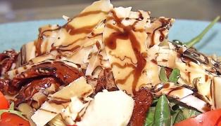 Dieta de detoxifiere după sărbători, un proces necesar. Ce alimente recomandă specialiştii