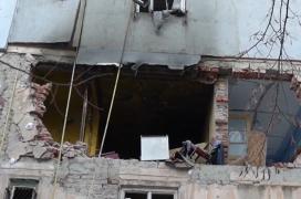 Explozie puternică într-un bloc din Găeşti. Zeci de oameni au fost evacuaţi, un bărbat a ajuns la spital