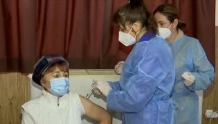 Haos în prima zi de vaccinare din cea de-a doua etapă. Pacienţii, ţinuţi în frig la -7 grade