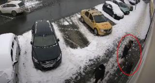 Două femei din Sibiu s-au dus la poliție a doua zi după ce au furat 8.000 de lei dintr-un geamantan găsit pe stradă