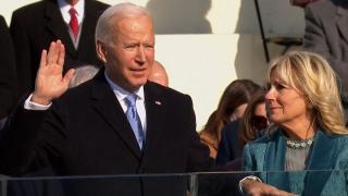 Momentul în care Joe Biden depune jurământul şi devine al 46-lea preşedinte american