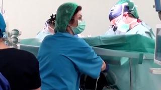 Primul transplant renal efectuat cu succes la Iaşi. O mamă i-a dat şansa la o viață normală fiicei sale