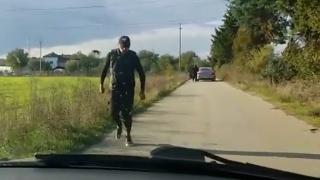 Jaf ca-n filme în Dâmboviţa: S-a înregistrat în timp ce era atacat de trei tâlhari