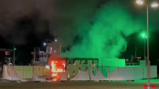 Mai mulţi tineri revoltaţi au dat foc unui centru de testare Covid, în Olanda