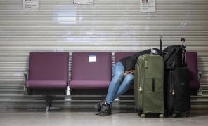 Noua tulpină a coronavirusului închide lumea. Comisia Europeană le cere țărilor să nu renunţe la restricţii