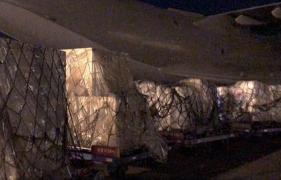 Statul a cumpărat măști de zeci de milioane de euro, dar stă cu ele blocate într-un depozit, în timp ce folosește măști neconforme de la privați