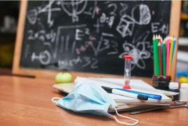 Măștile pentru elevi, afacere închisă în depozite. După ce le-a cumpărat, Ministerul Educaţiei spune că nu sunt conforme